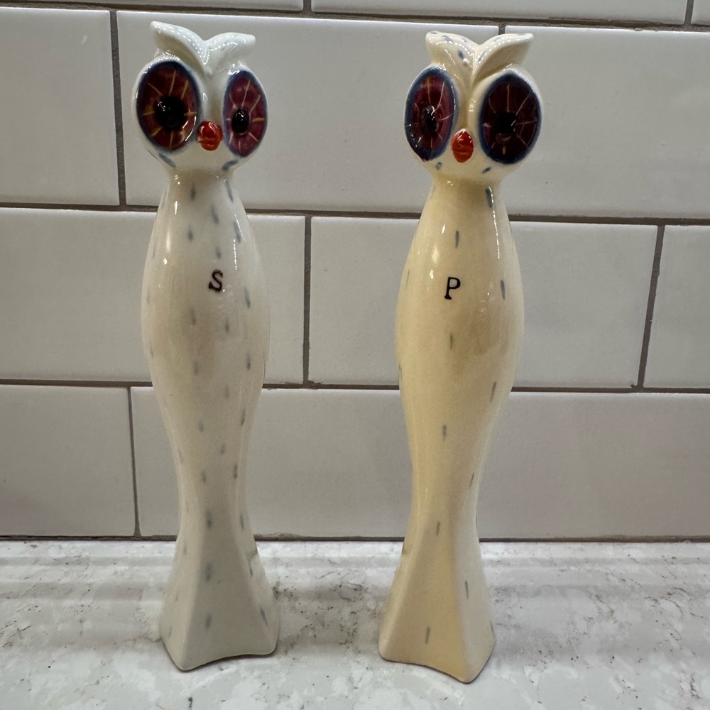 Napco MCM/Vintage Cream and White Kitchen Salt and PepperSet